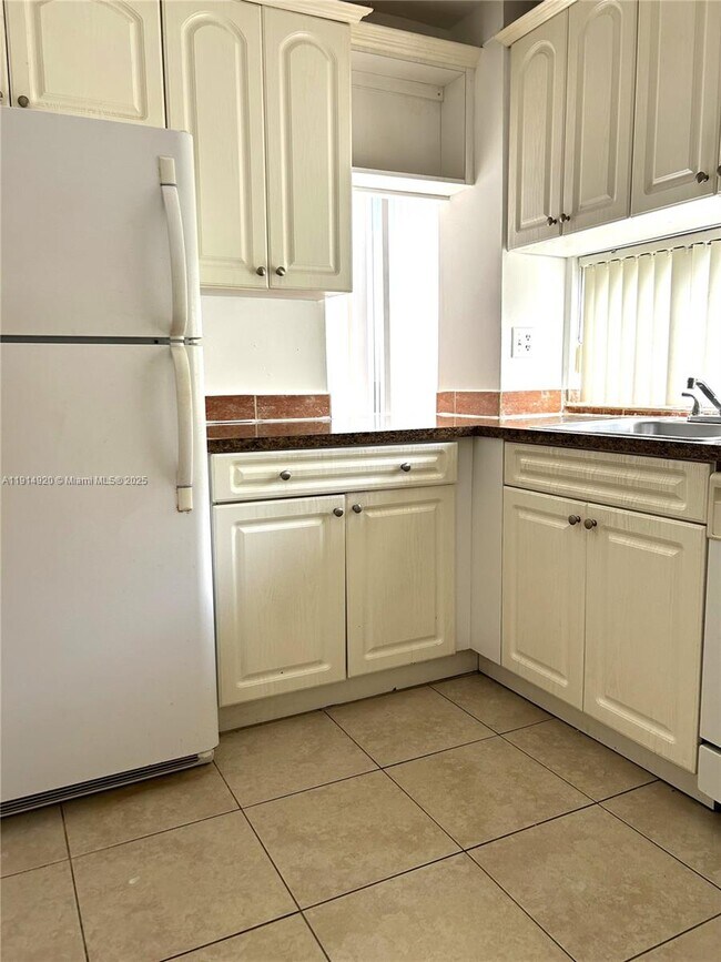 Building Photo - 16919 N Bay Rd