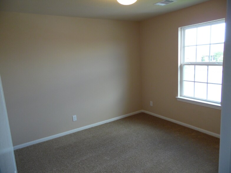 Building Photo - 2 Supiro Ct