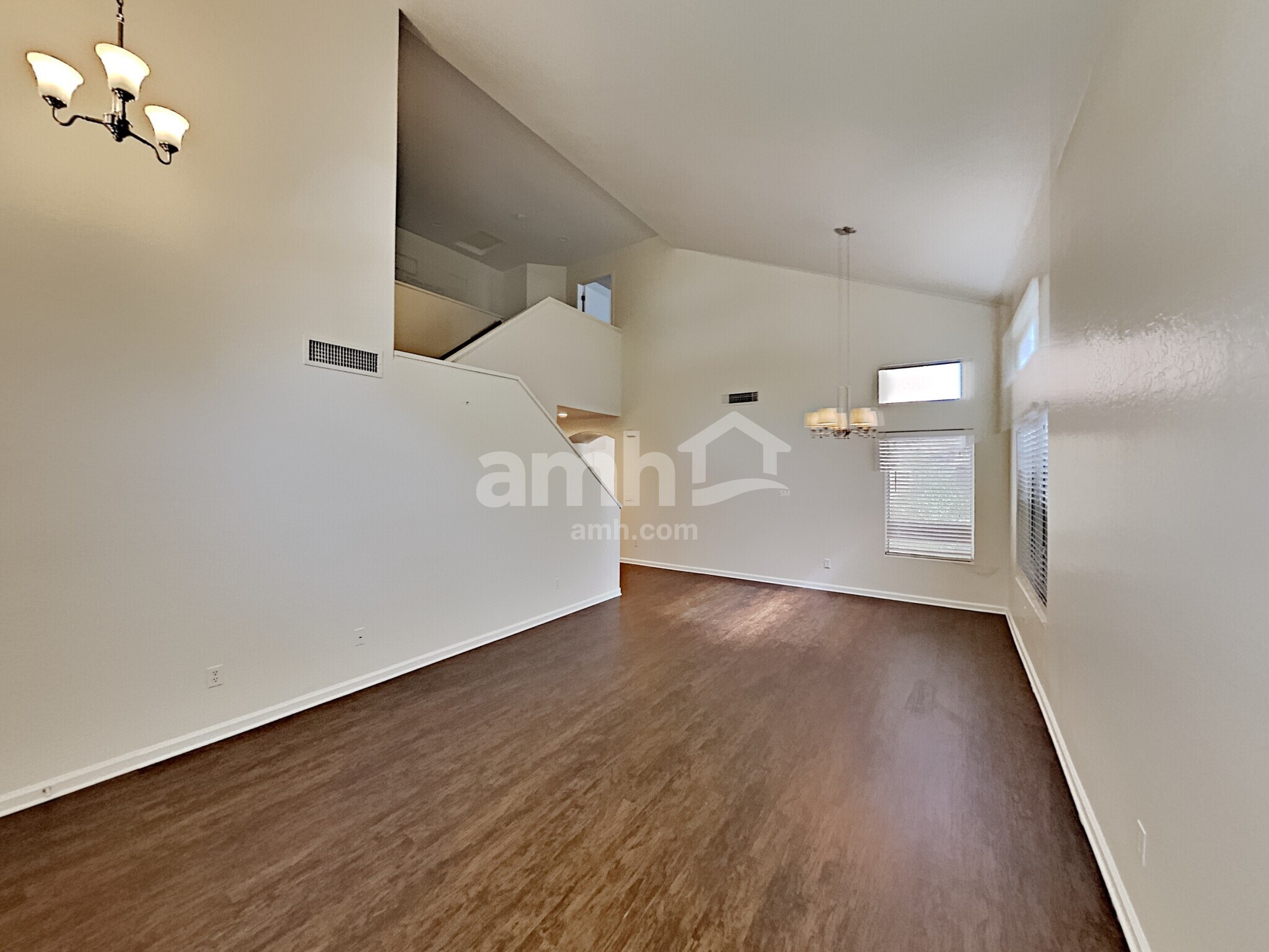 Building Photo - 518 W San Remo St