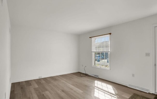 Building Photo - 653 Park Ridge Dr