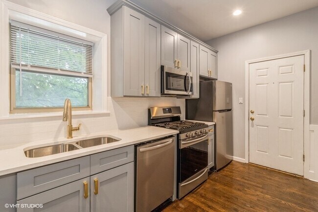 Building Photo - 4210 S King Dr