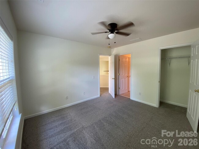 Building Photo - 9901 Hazelview Dr