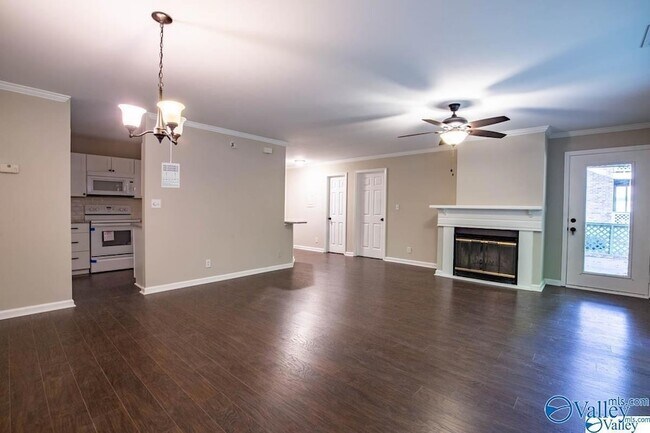Building Photo - 4988-4987 7 Pine Cir