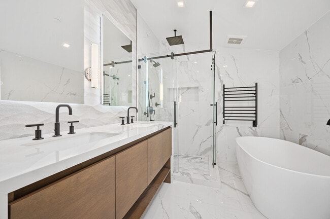 Building Photo - 121-121 139 39th St