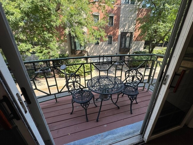 Building Photo - 1413 S Prairie Ave