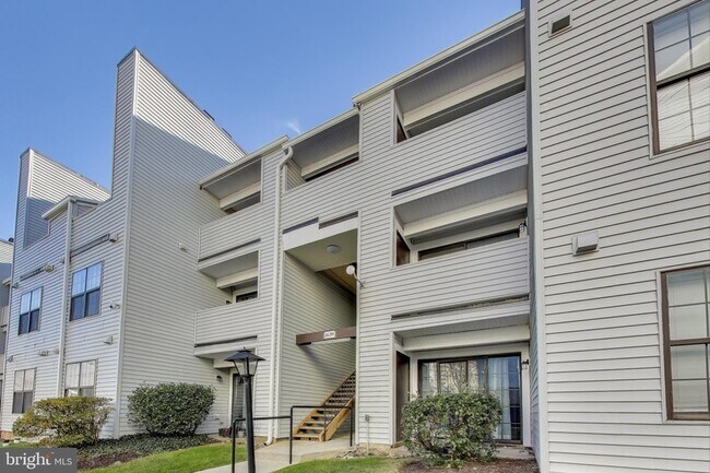 Building Photo - 1639 Carriage House Terrace