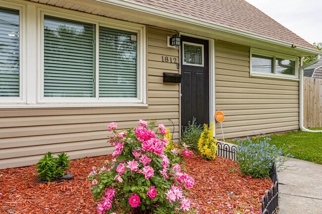 Building Photo - Norfolk Updated Home