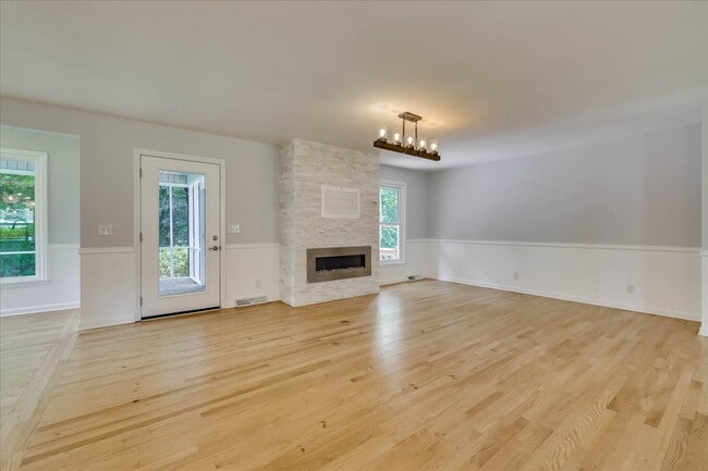 Building Photo - 2111 Huron Dr