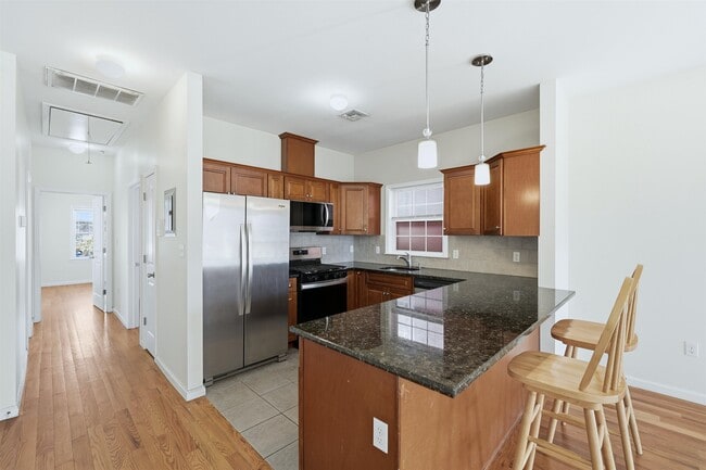 Building Photo - 109 Grant Ave