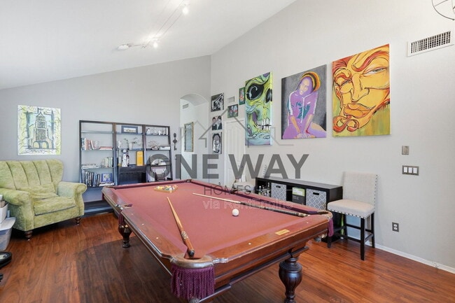 Building Photo - 1307 E Century Ave