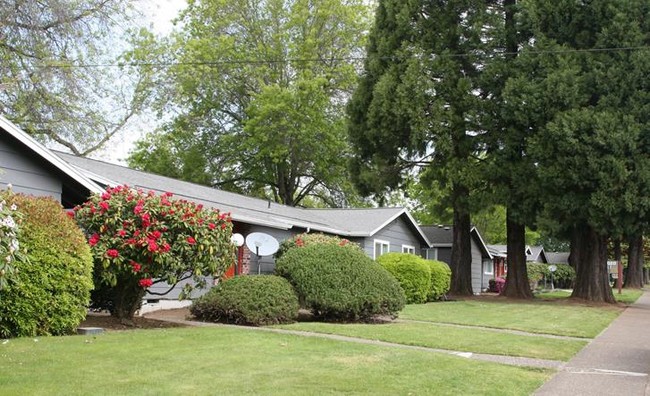 Building Photo - Redwood Court