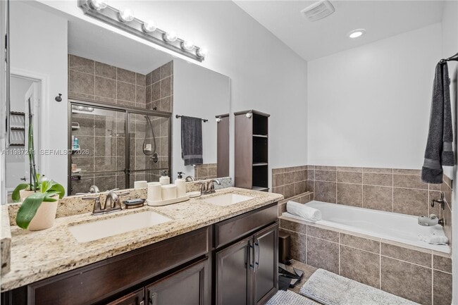 Building Photo - 2559 SW 119th Terrace