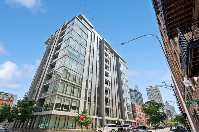 Primary Photo - 360 W Erie St