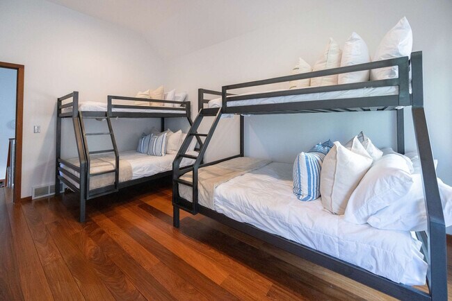 Building Photo - 11988 Cabana Shores Dr