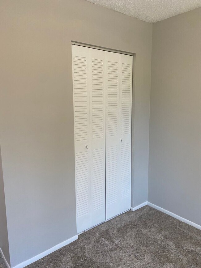 Building Photo - Cozy 3-Bedroom Townhome Close to Base and Shopping