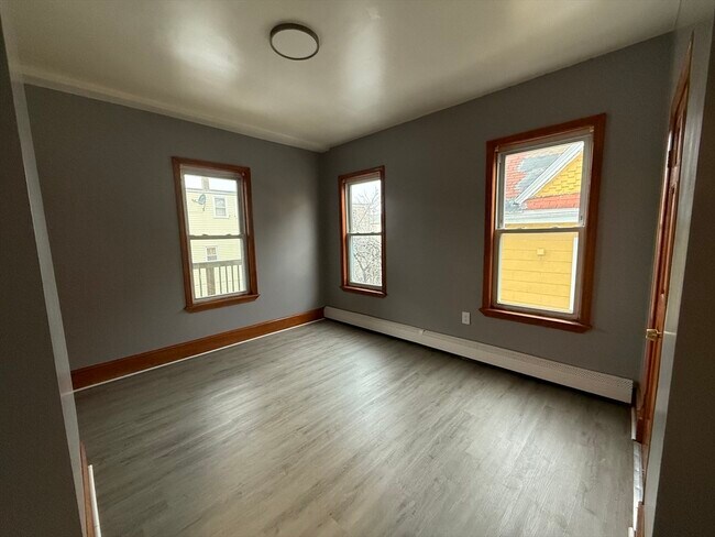 Building Photo - 2A Marshfield St