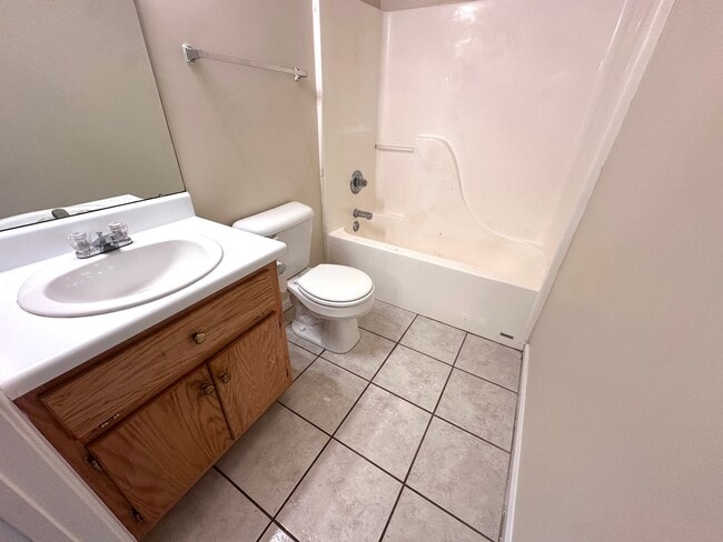 Building Photo - 346 Leafmore Rd SW