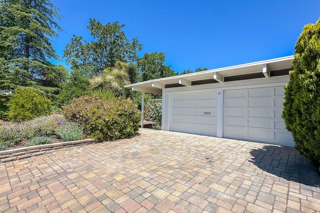 Building Photo - 81 Sotelo Way