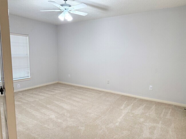 Building Photo - 4226 Roaring Rapids Dr