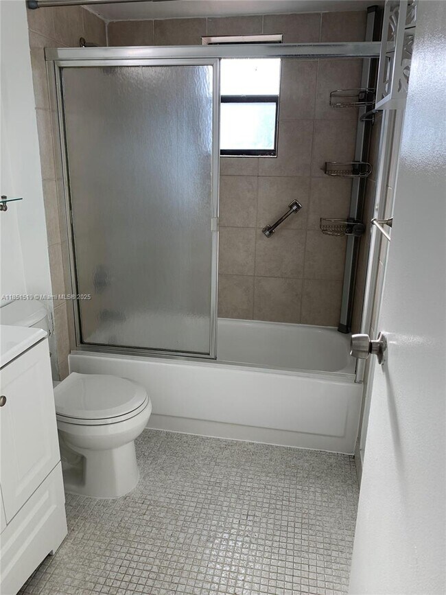 Building Photo - 1325 W 68th St