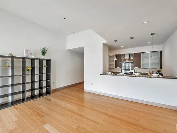 Building Photo - 368 Elm St