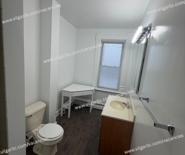 Building Photo - 136 Matteson St