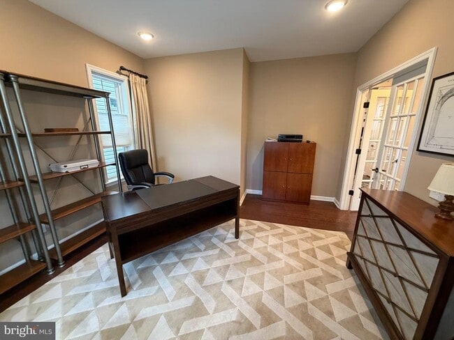 Building Photo - 528 Kerry Ct