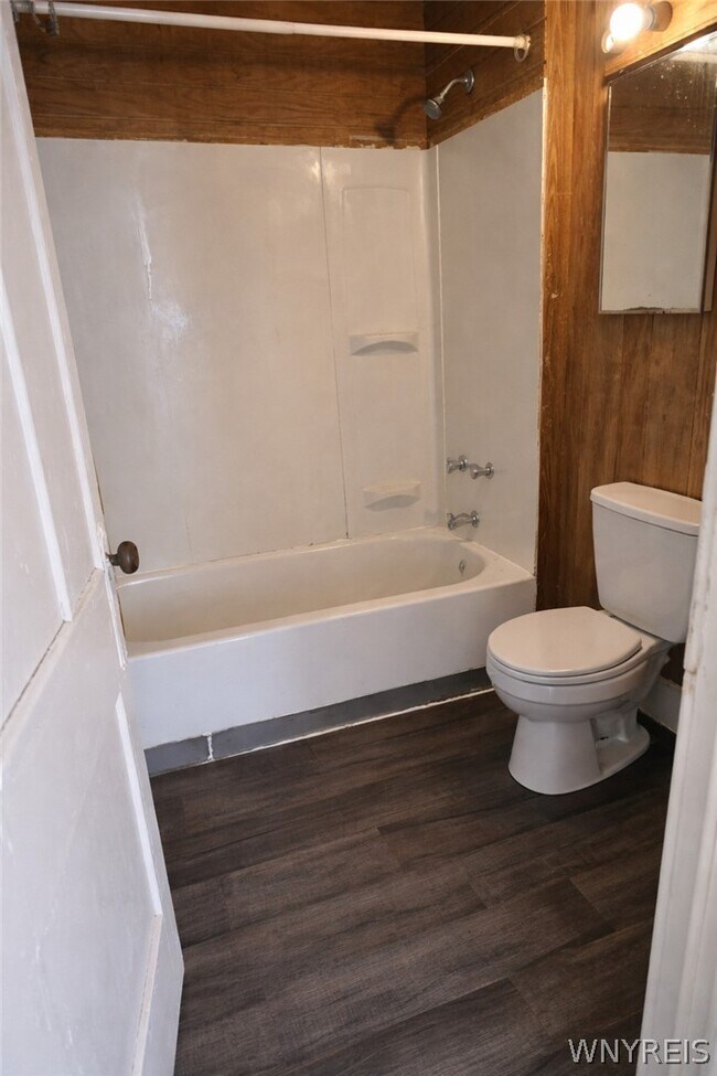 Building Photo - 196 Englewood Ave