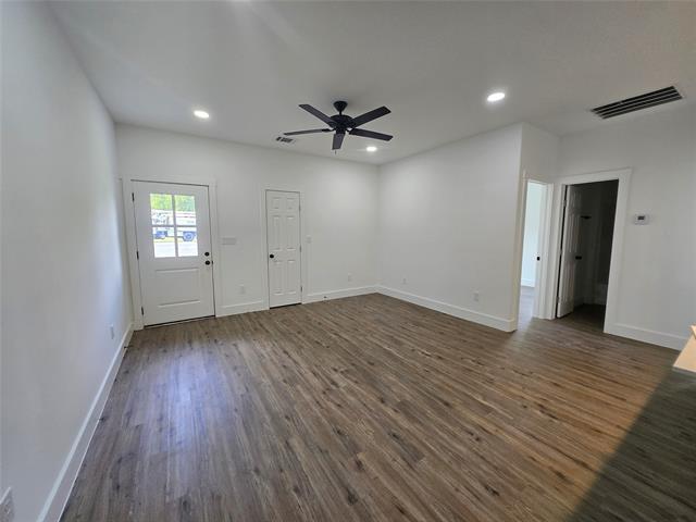 Building Photo - 212 E Park Ave