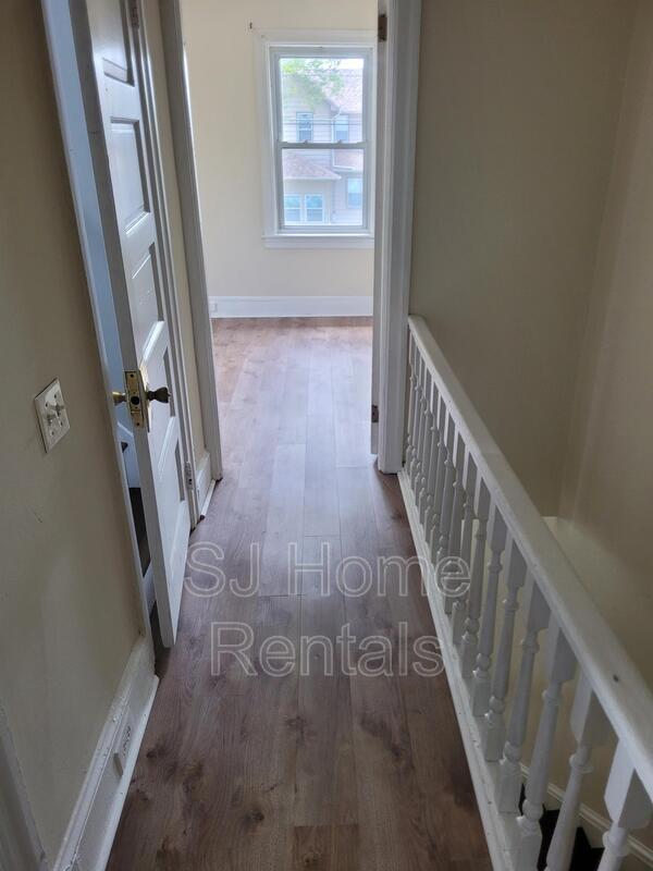 Building Photo - 302 Delaware Ave