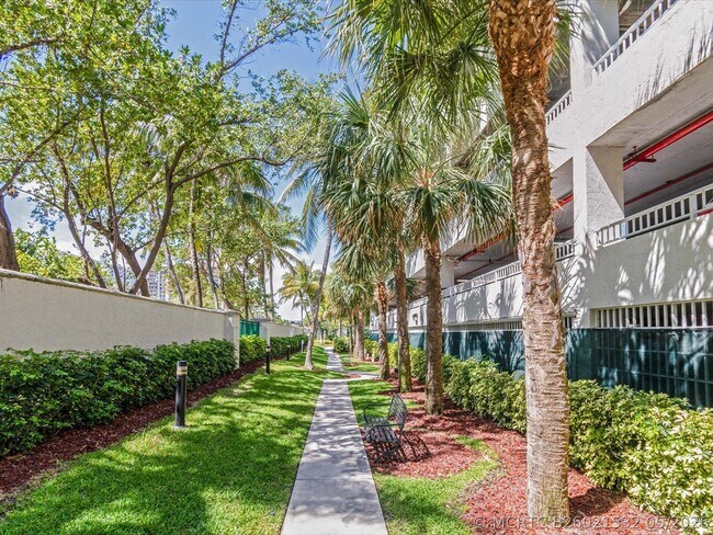 Building Photo - 3200 N Ocean Blvd