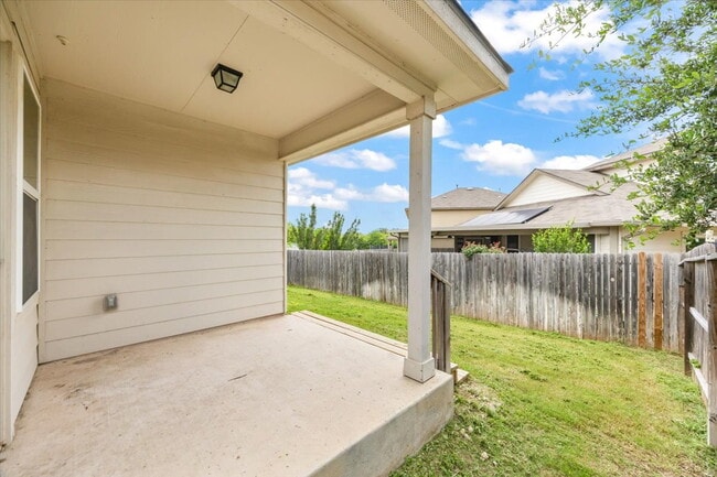 Building Photo - Large, 4 bedroom single story in a beautiful community full of amenities for you to enjoy!
