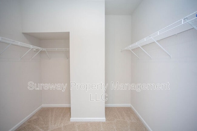 Building Photo - 13 Verona Ln