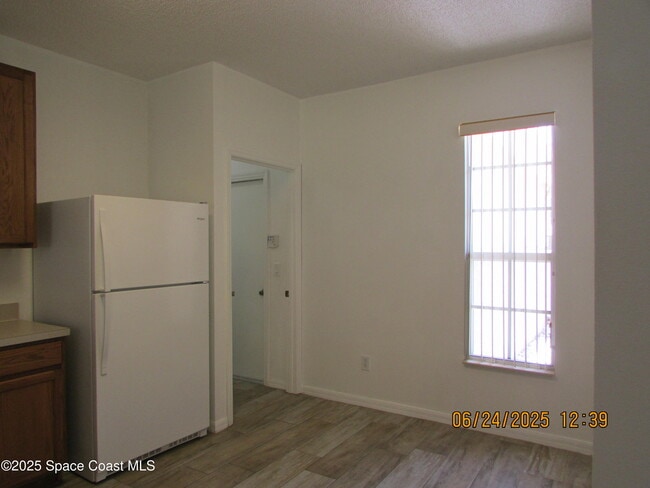 Building Photo - 4192 Collinwood Dr