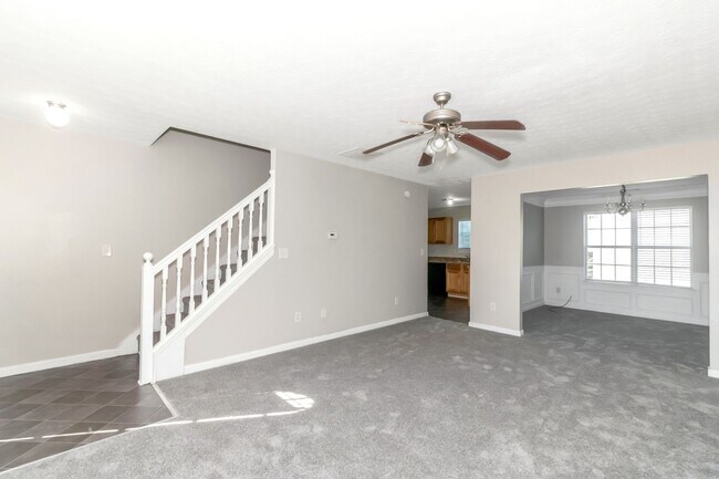 Building Photo - Impressive 4 bed, 2.5 bath Home.