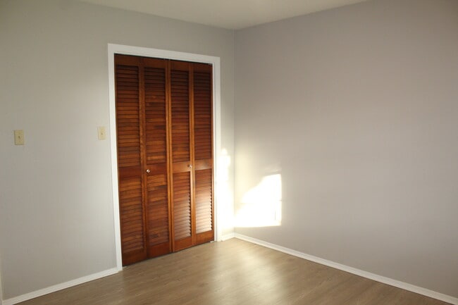 Building Photo - 1414 N Live Oak St