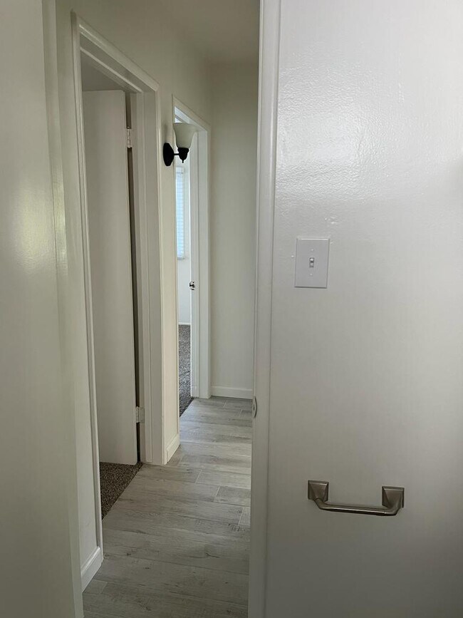 Building Photo - 323 Virginia St