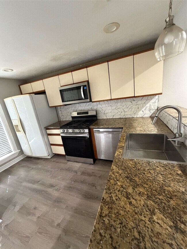 Building Photo - 2810 Grants Lake Blvd