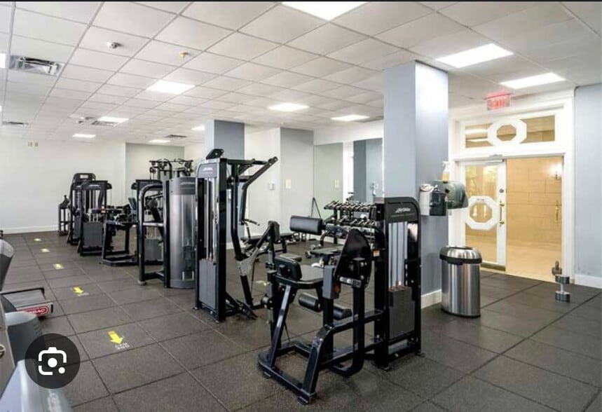 Building Photo - 2030 S Ocean Dr