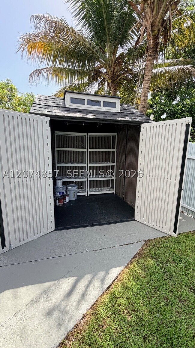 Building Photo - 3144 SW 23rd St
