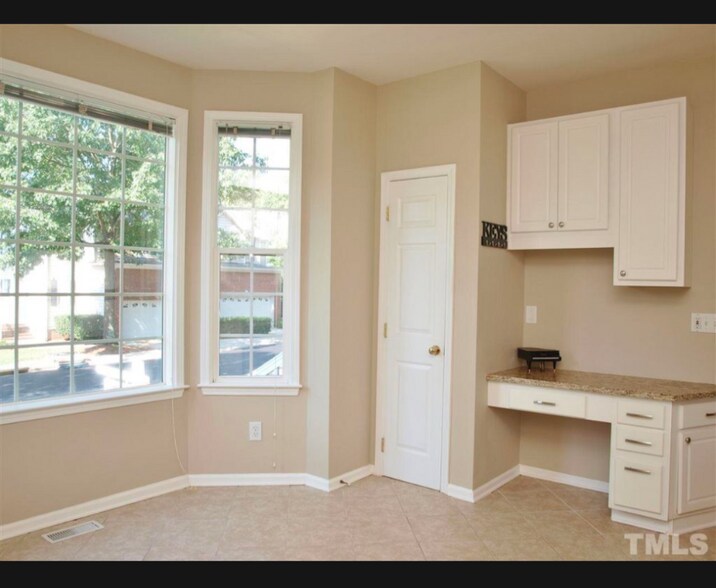Building Photo - 5650 Picnic Rock Ln