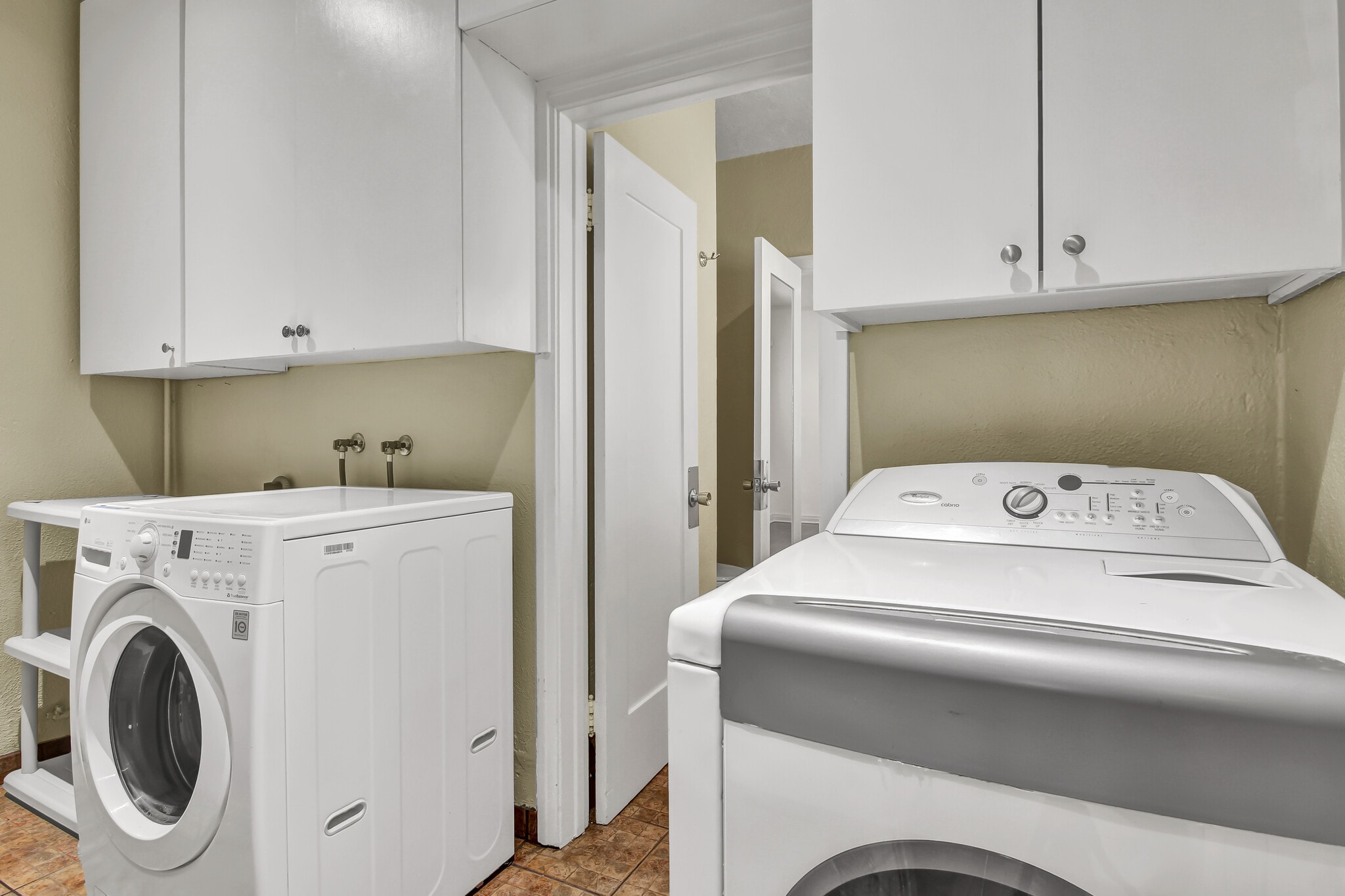 Building Photo - 123 N La Jolla Ave