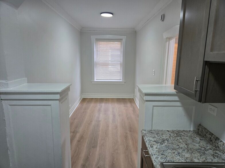 Building Photo - 4753 N Monticello Ave