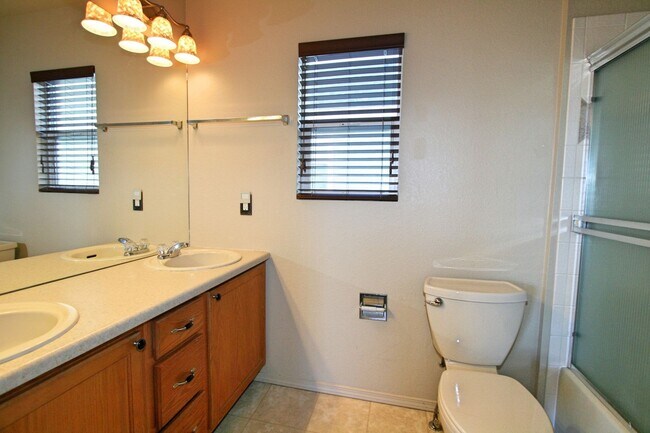 Building Photo - Stunning 4 Bedroom Home in Indigo Ranch!