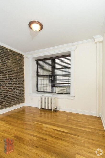 Building Photo - 432 E 13th St