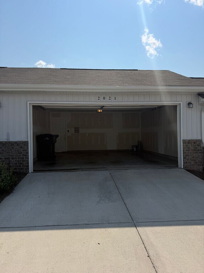 Building Photo - 2021 Hardwick Ln
