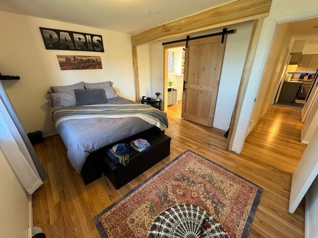 Building Photo - Private Lakewood Home