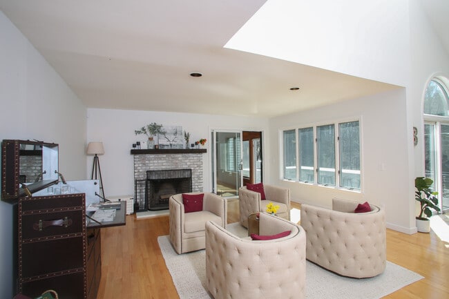 Building Photo - 23 Cross Rd