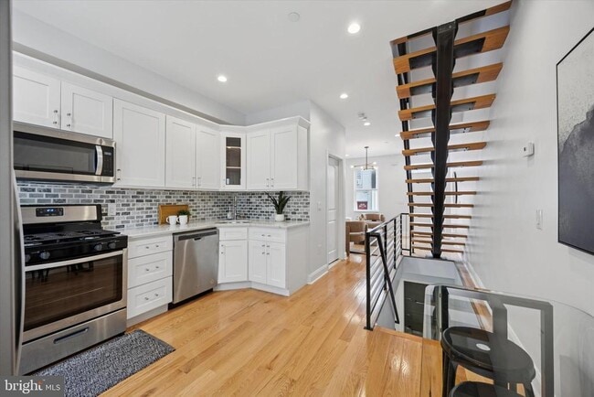 Building Photo - 2220 E Harold St