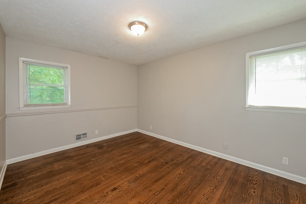 Building Photo - 2407 Oakridge Ct